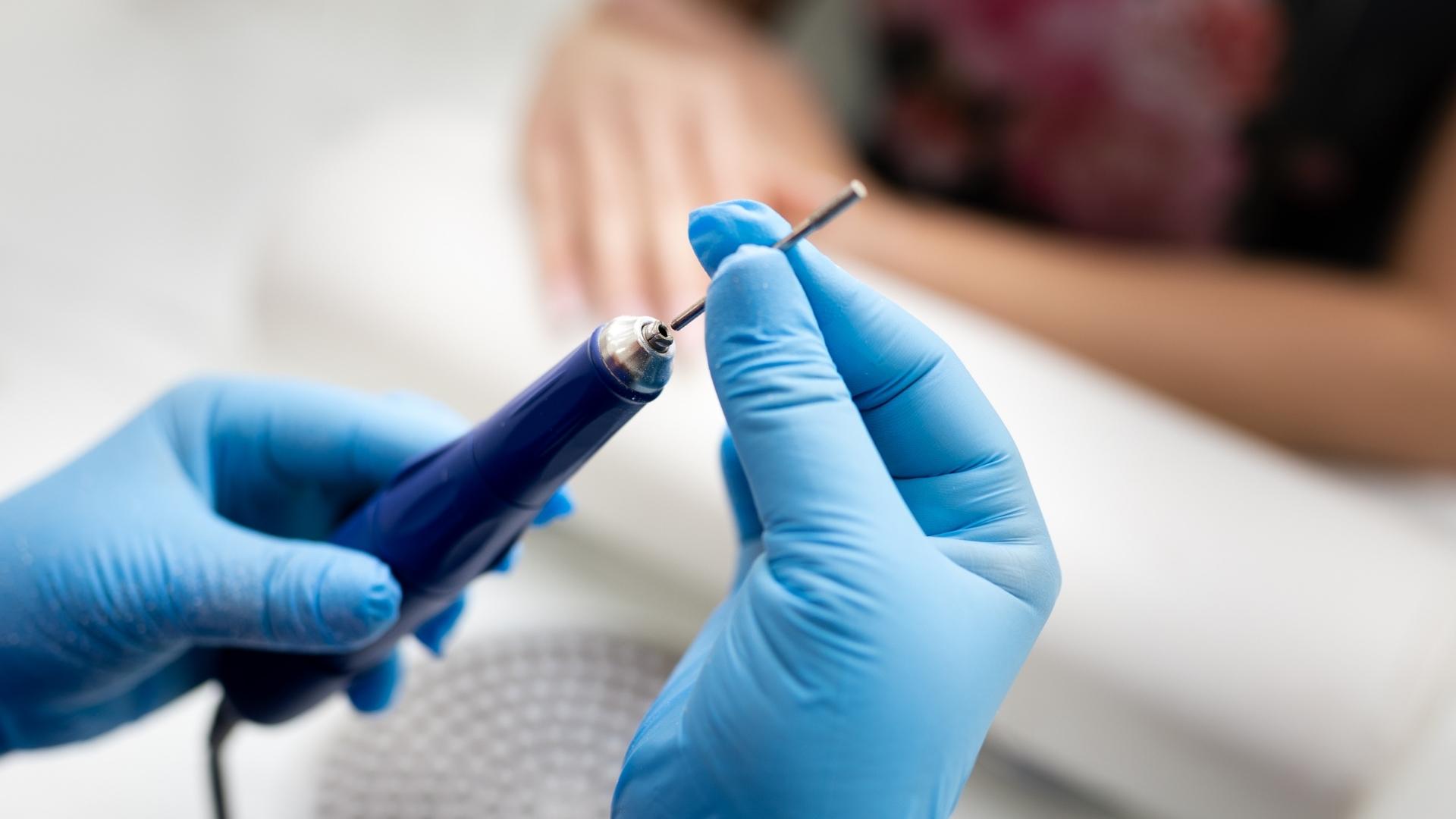 Szkolenie Pro Nails Expert – Manicure hybrydowy kombinowany, przedłużanie paznokci metodą żelową, pedicure hybrydowy