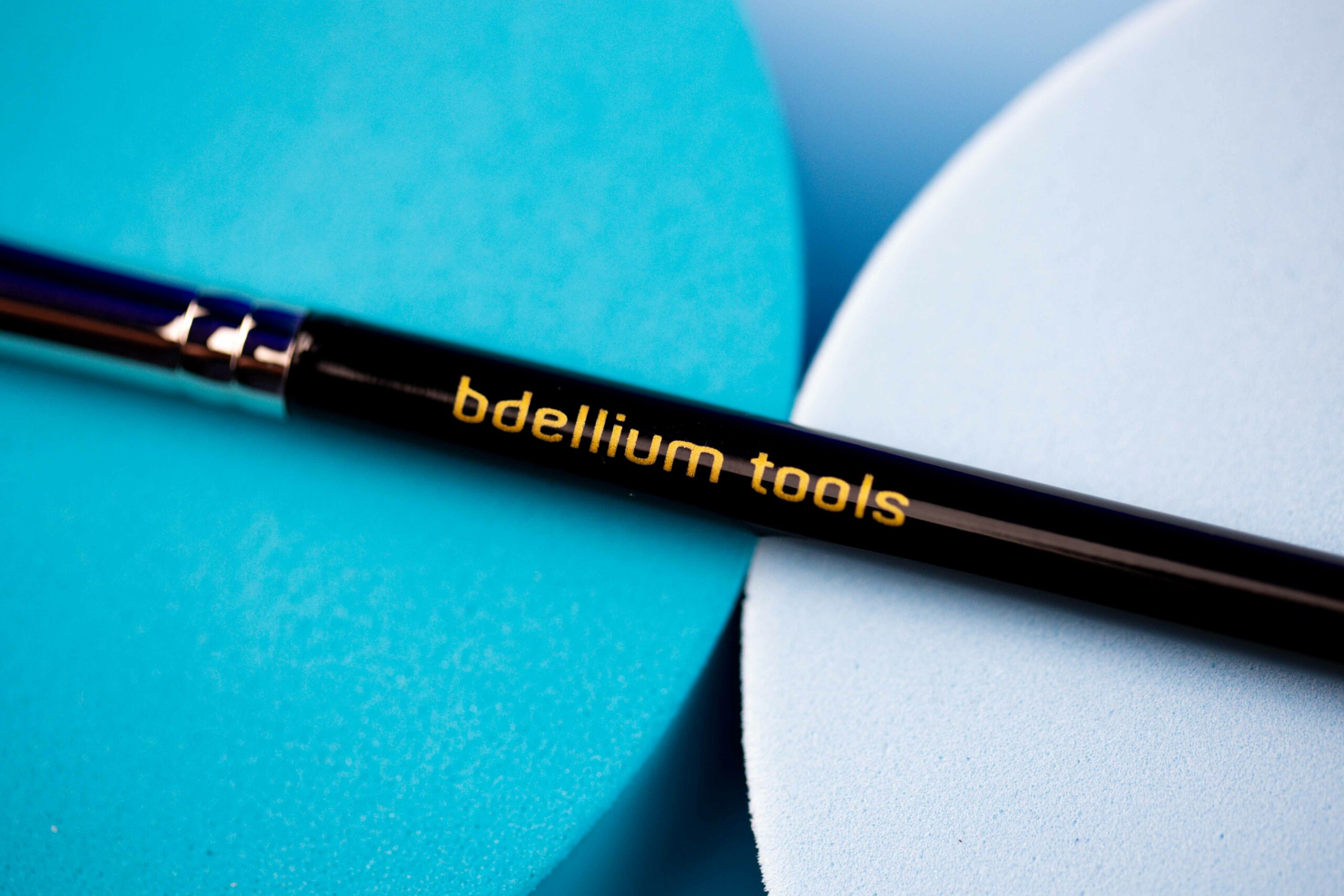 Pędzelek do brwi – Bdellium Tools 714 – kolor: czarny